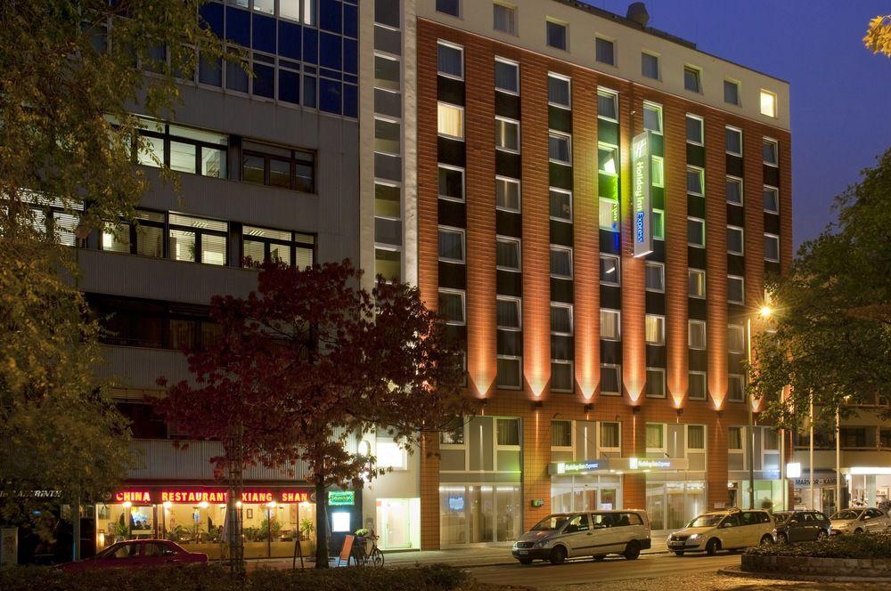 Holiday Inn Express Berlin City Centre West Exterior photo